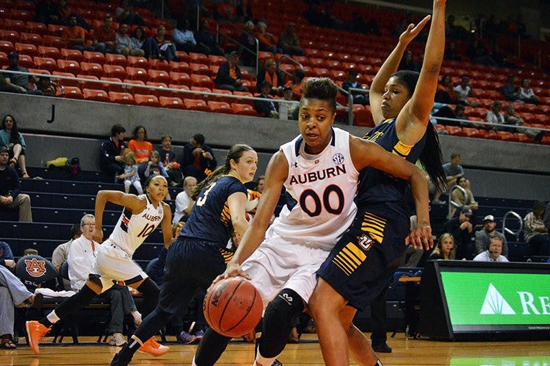 Hasina Muhammad #00 with ball in second half. Marquette vs Auburn at Auburn, AL. Dec 2, 2014. (Emily Enfinger | Assistant Photo Editor)