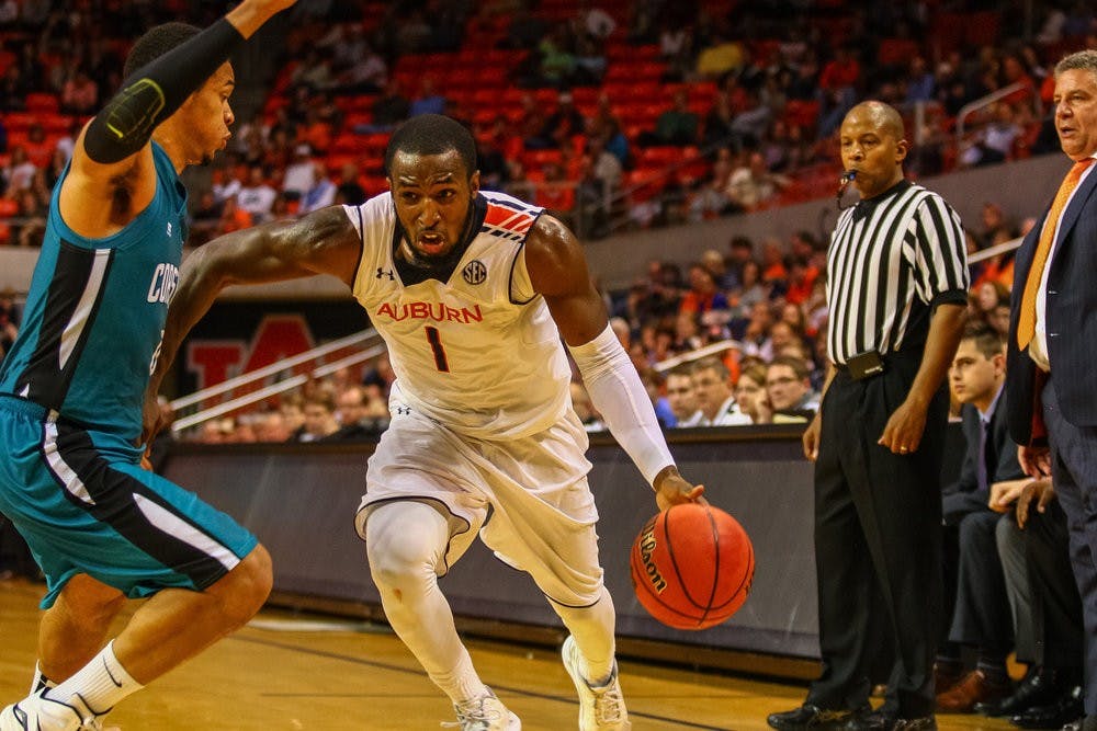 KT Harrell dribbles around the defense. (Kenny Moss | Photographer)