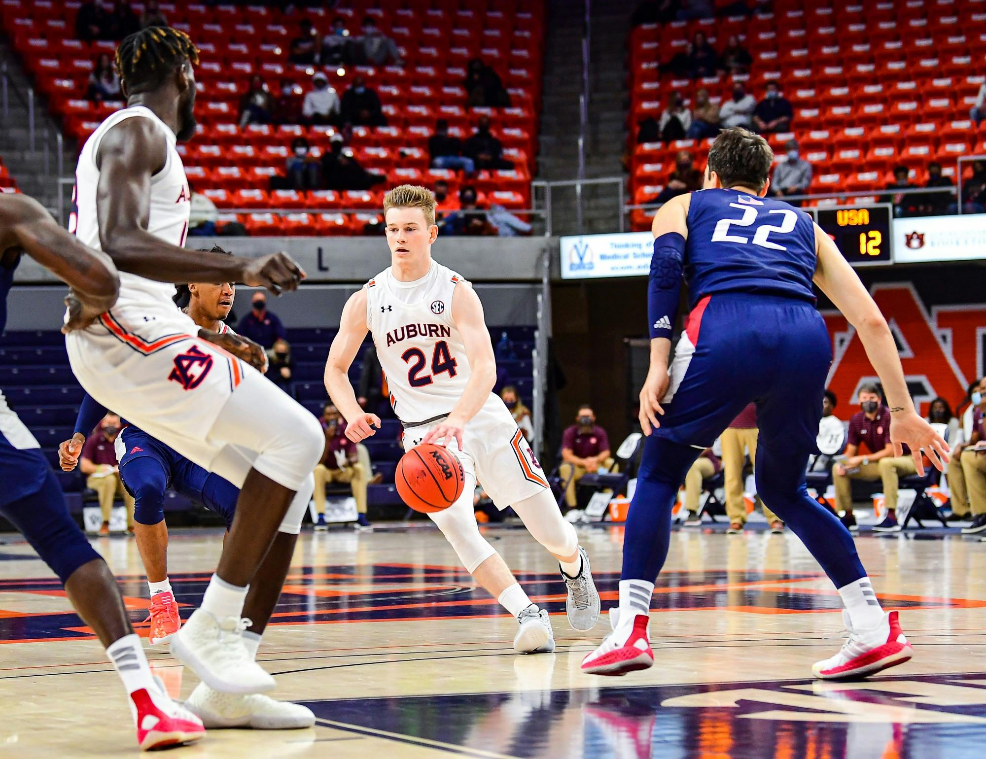 120420_Auburn_SL1_1522_Justin Powell (24) setting up a play.jpg