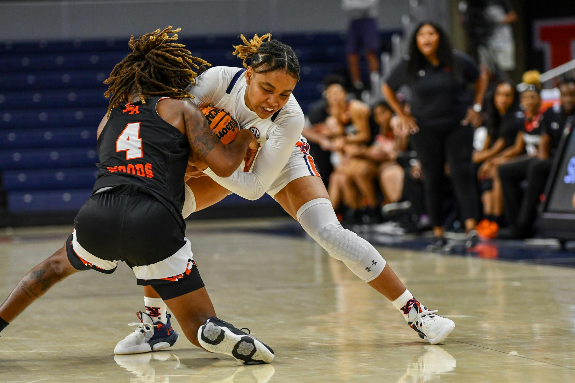 Sydney Shaw vs Sam Houston