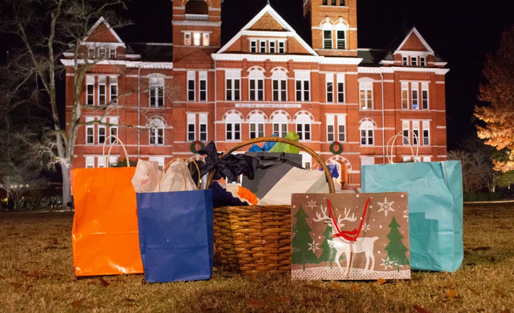 <p>Holiday gift bags in front of Samford Lawn.&nbsp;</p>