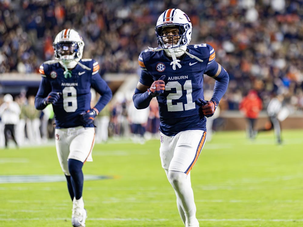 AnQuon Fegans (21) runs off the field at halftime during the football game versus Kentucky in Jordan-Hare Stadium on November 1, 2025.