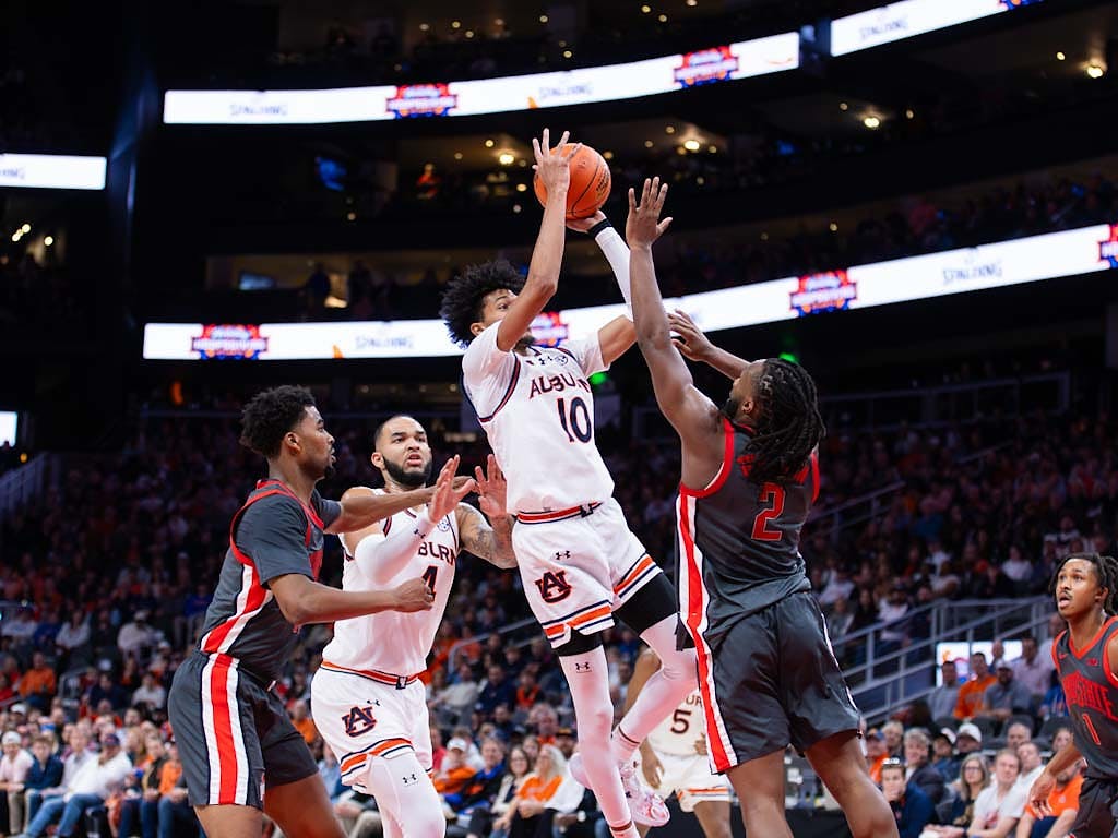 MBB vs OSU - Luca Flores 03.JPG