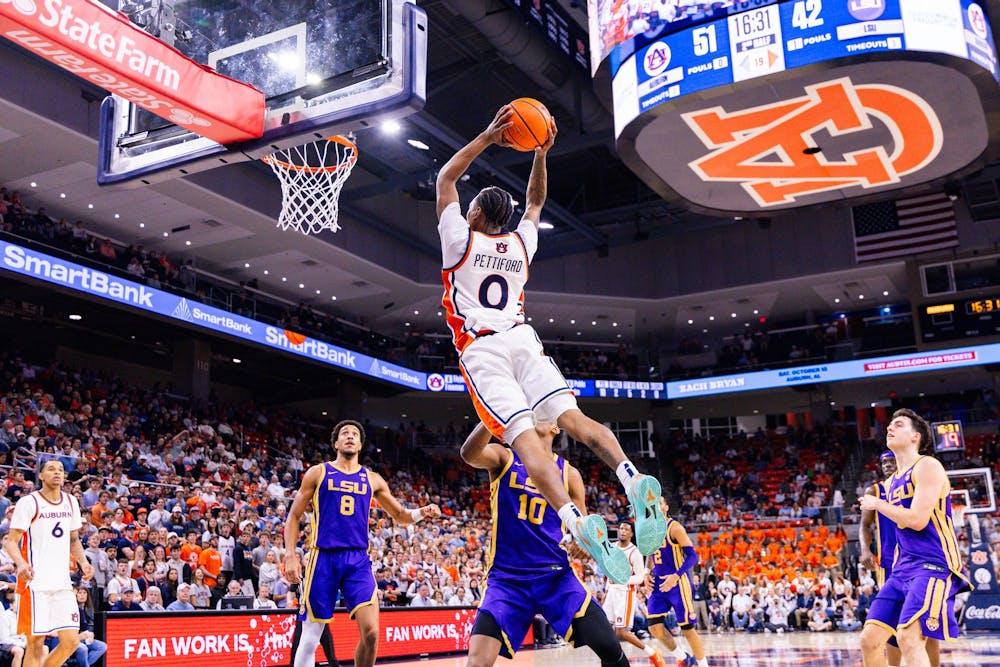 Tahaad Pettiford flies to the basket for a dunk against LSU on March 3, 2026