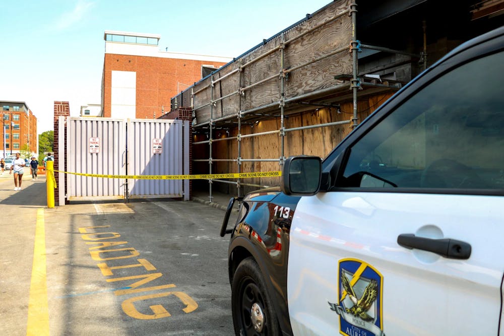 <p>Auburn Police investigate crime scene on Wright St. on March 31, 2023. | Photo by Destini Ambus, former Editor-in-Chief of <em>The Auburn Plainsman</em>. </p>