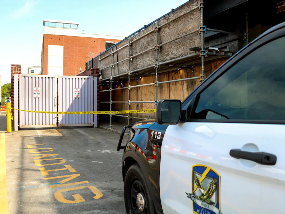 Auburn Police investigate crime scene on Wright St. on March 31, 2023. | Photo by Destini Ambus, former Editor-in-Chief of The Auburn Plainsman.