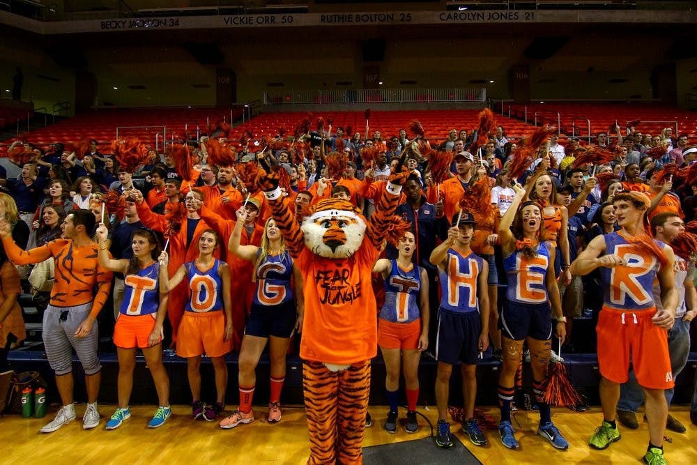 Aubie pumping up the crowd during Pearl Jam. (Kenny Moss | Photographer)