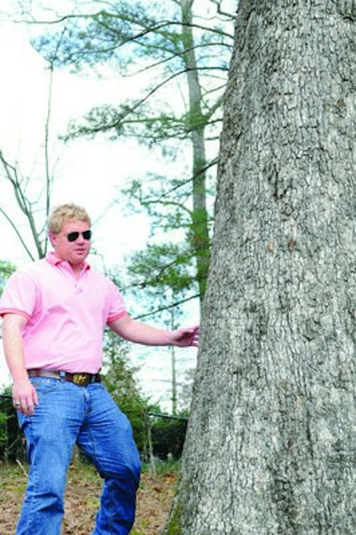 Auburn forestry alumnus Drake McKenzie explains attributes of various trees. (Christen Harned / ASSISTANT PHOTO EDITOR)