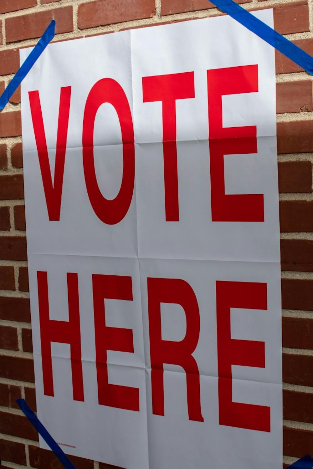 <p>A vote here sign sits outside the Dean Road recreation center on Oct. 9, 2018, in Auburn, Ala.</p>