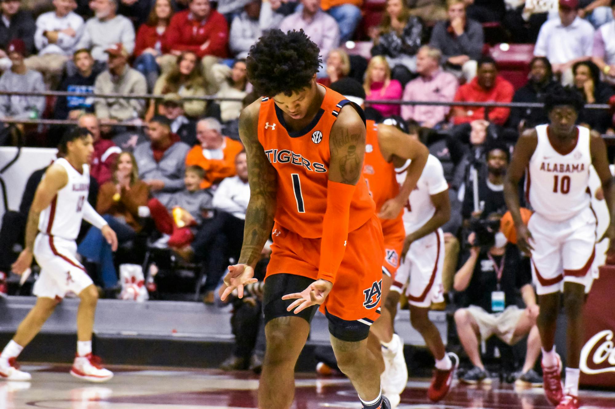 Wendell Green Jr. MBB holding up threes