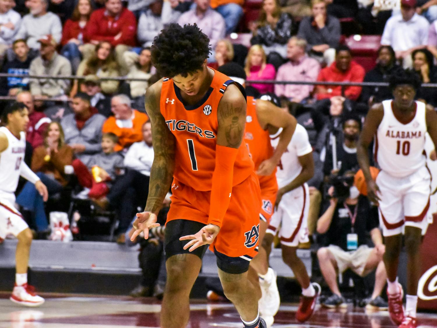 Wendell Green Jr. MBB holding up threes
