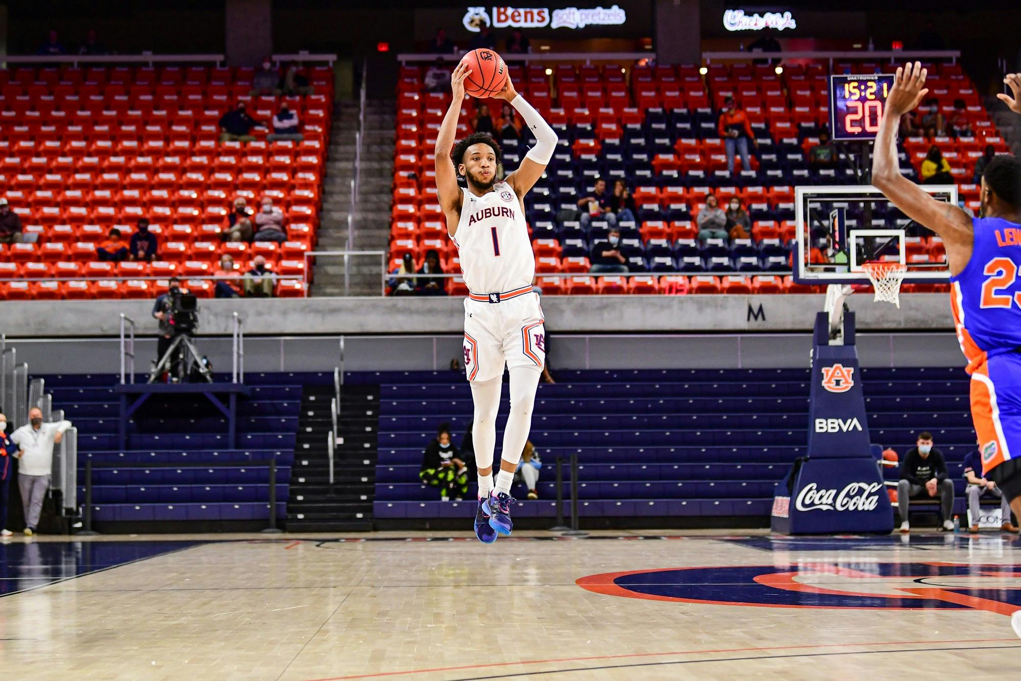 022321_Auburn_20210223 SL1_6568_Jamal Johnson shoots a three .jpg