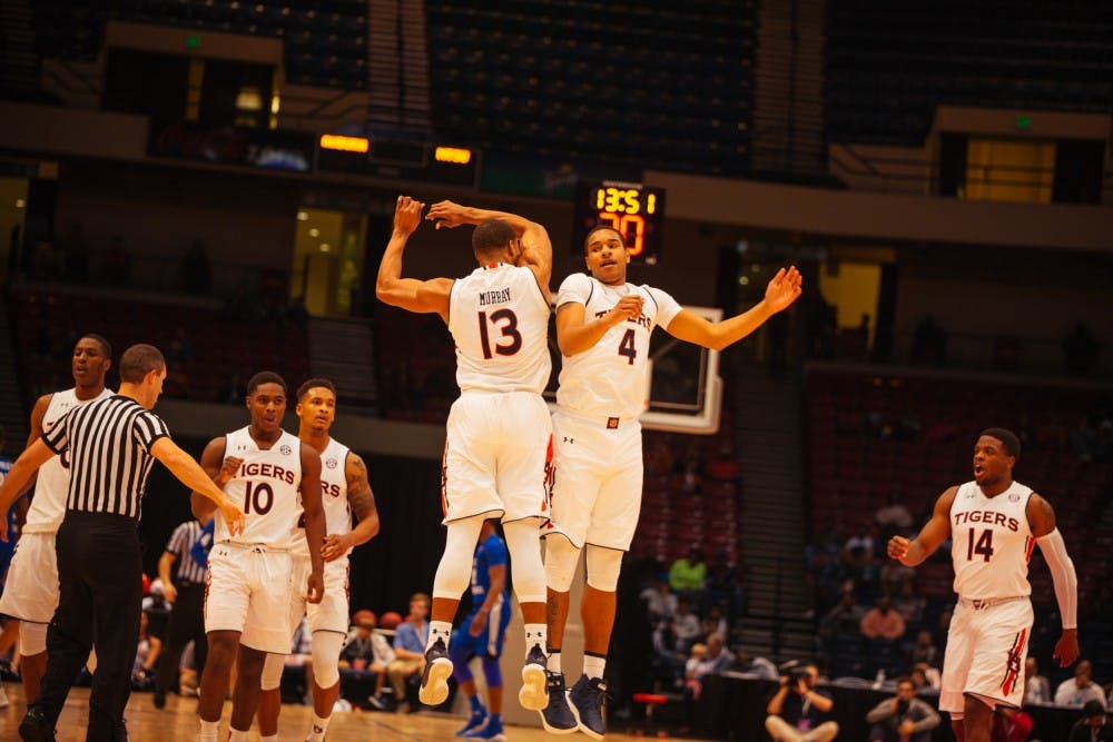 Desean Murray (13) and Chuma Okeke (4) vs. Middle Tennessee, Dec. 16, 2017