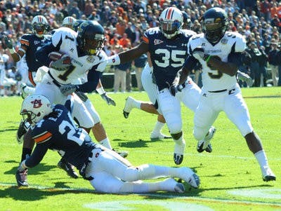 Freshman safety Ryan Smith tackles wide receiver Brian Sutherland. (Elaine Busby / Assistant Photo Editor)