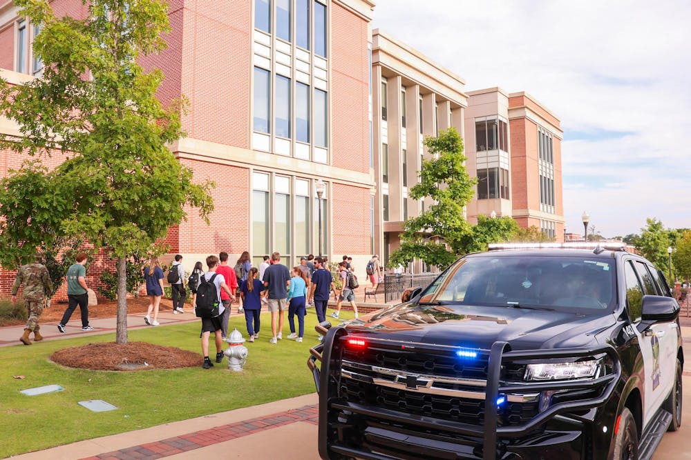 <p>Students walk back into the Ralph B Draughon Library after the "possible threat" was determined to be all clear on August 27, 2025.</p>