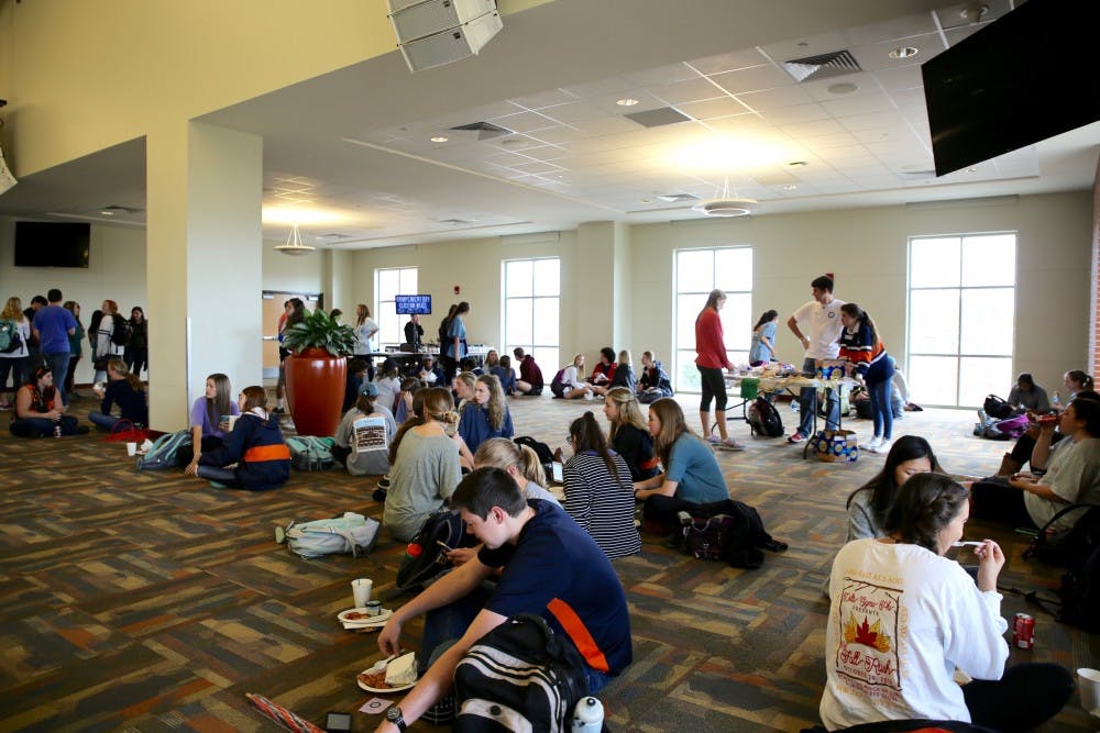 Students relax&nbsp;during UPC annual Jingle Ball Jam in Student Center Ballroom on Nov. 30, 2016.