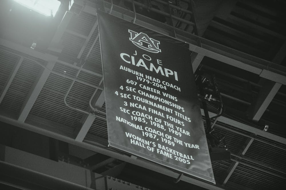 Banner revealed for Joe Ciampi, Auburn's winningest basketball coach