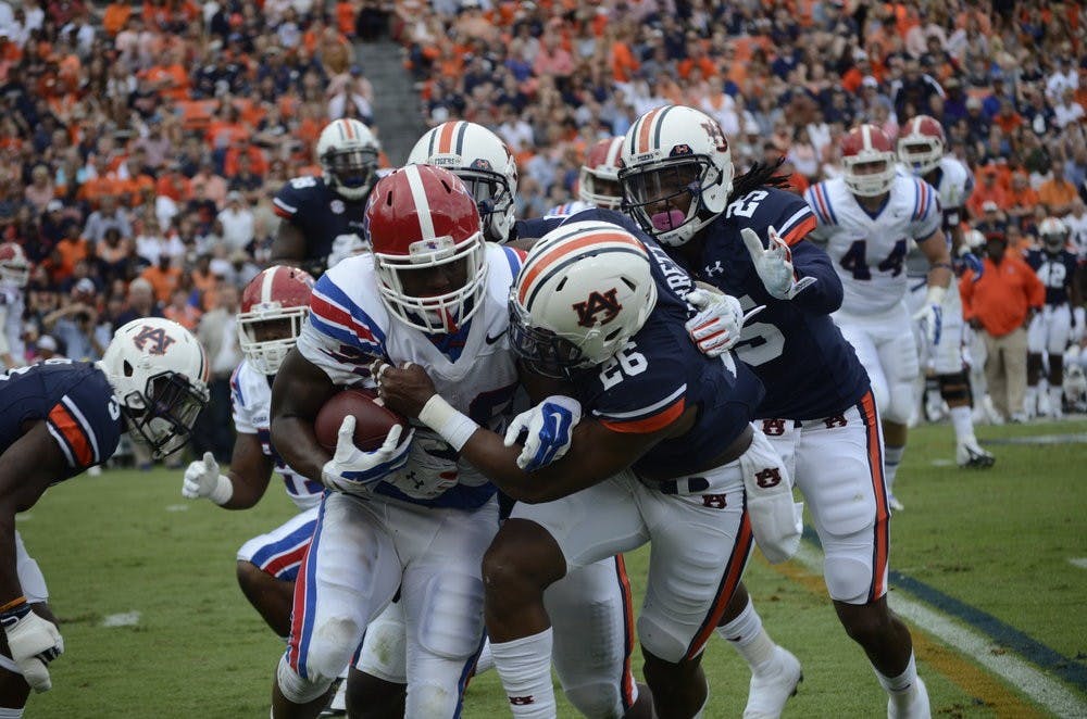 Justin Garrett making a tackle against LA Tech. Sarah May / PHOTOGAPHER.