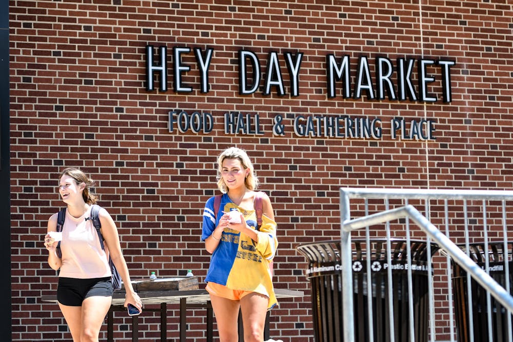 <p>The Hey Day Market next to the freshly opened Tony and Libba Rane Culinary Science Center serves students for the first time on opening day on August 16, 2022.</p>