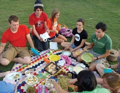 Students take on the Real Food Challenge by preparing a picnic of organic, locally grown food. (Courtesy of Rosco Davis)