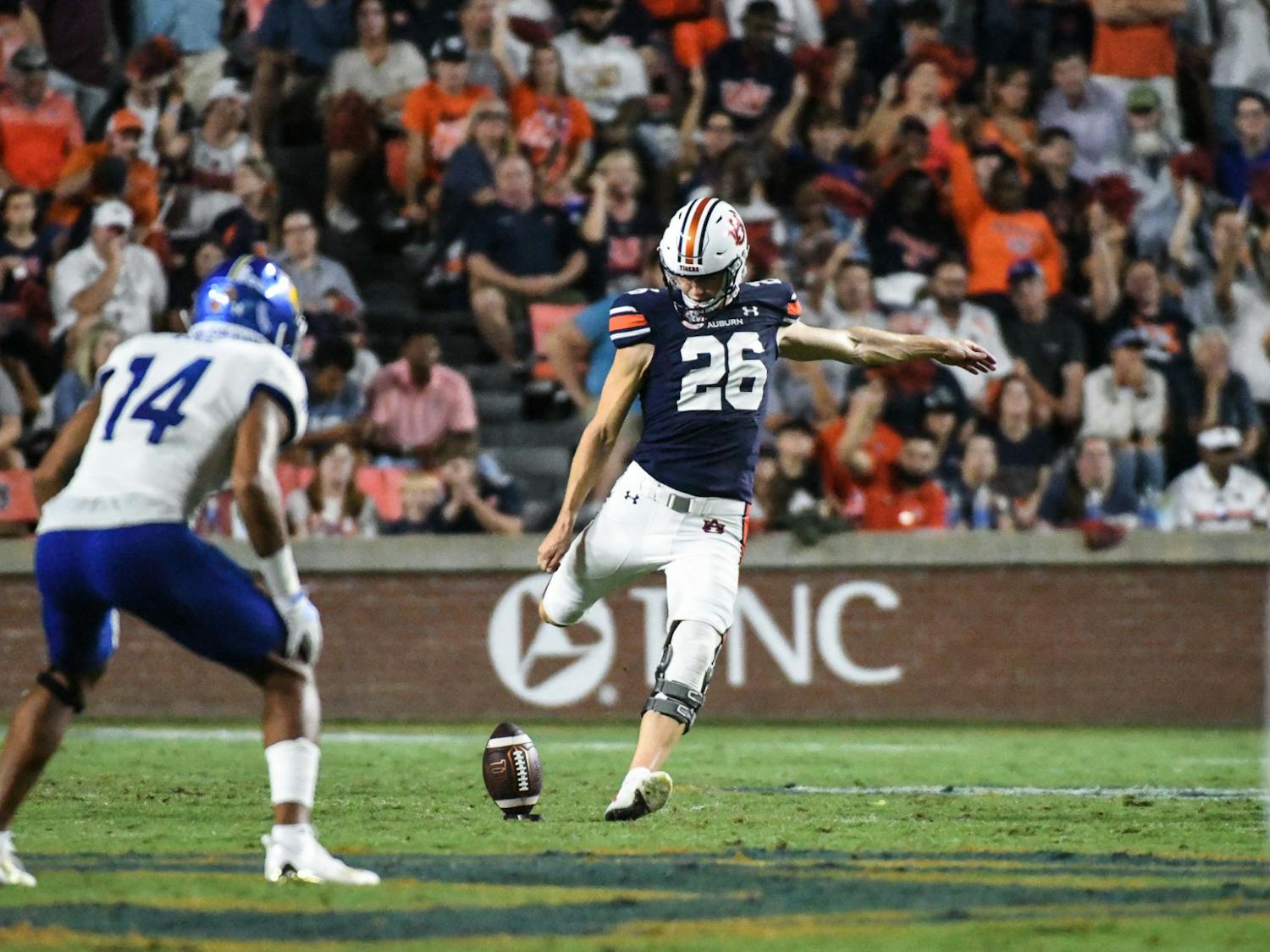 AUvsSJSU-6 Anders Carlson kickoff