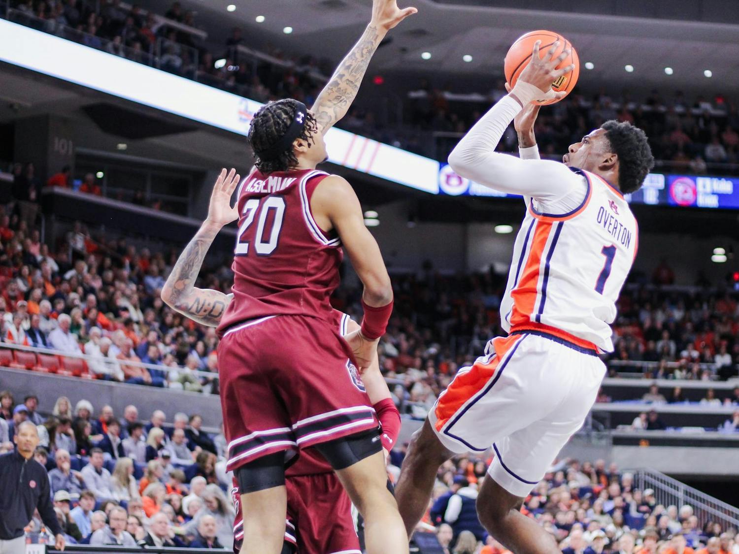 Kevin Overton shoots the ball during the game against South Carolina on Jan. 17, 2026, at Neville Arena in Auburn, Ala.