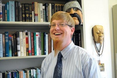 Derek Ross emphasizes local involvement to students. (Christen Harned / Assistant Photo Editor)