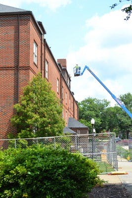 Danielle Lowe / PHOTO EDITOR