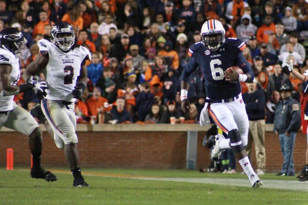 Quarterback Jeremy Johnson runs the ball along the sidelines for a Auburn first down. (Jenna Burgess / ASSOCIATE PHOTO EDITOR)