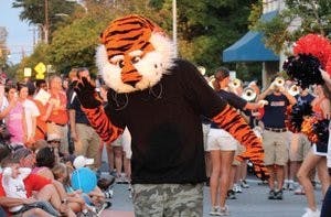 Aubie entertains at Downtown AUtumn Nights Sept. 14. (Emily Morris / ASSISTANT PHOTO EDITOR)