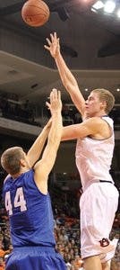 Senior center Rob Chubb releases a floater over the head of IPFW freshman forward Joe Reed in Auburn's 61-50 win Friday, Nov. 9. (Emily Morris / ASSISTANT PHOTO EDITOR)