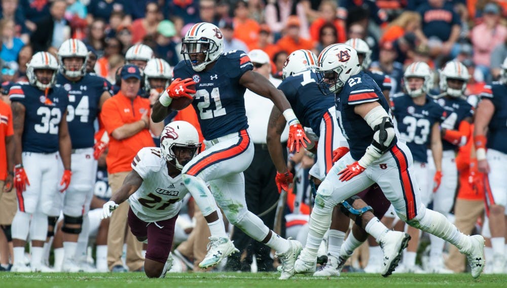 Kerryon Johnson (21) runs the ball in the first half. Auburn vs ULM on Saturday, Nov. 18 in Auburn, Ala.