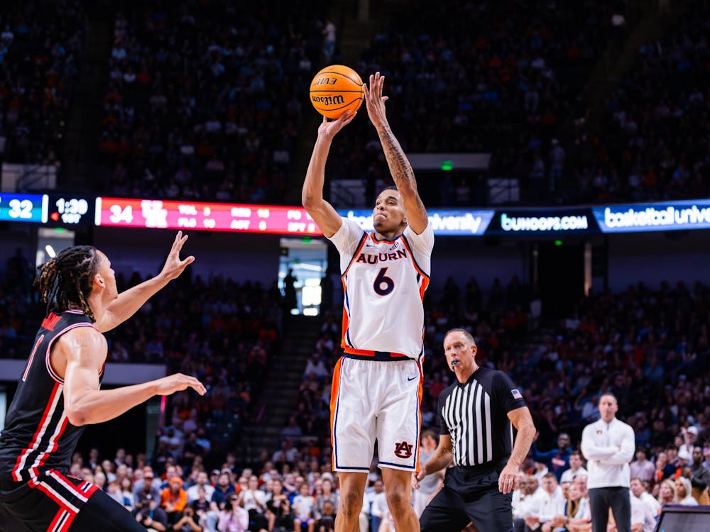 Elyjah Freeman shoots a 3-pointer to tie the game against Houston on Nov. 16, 2025.