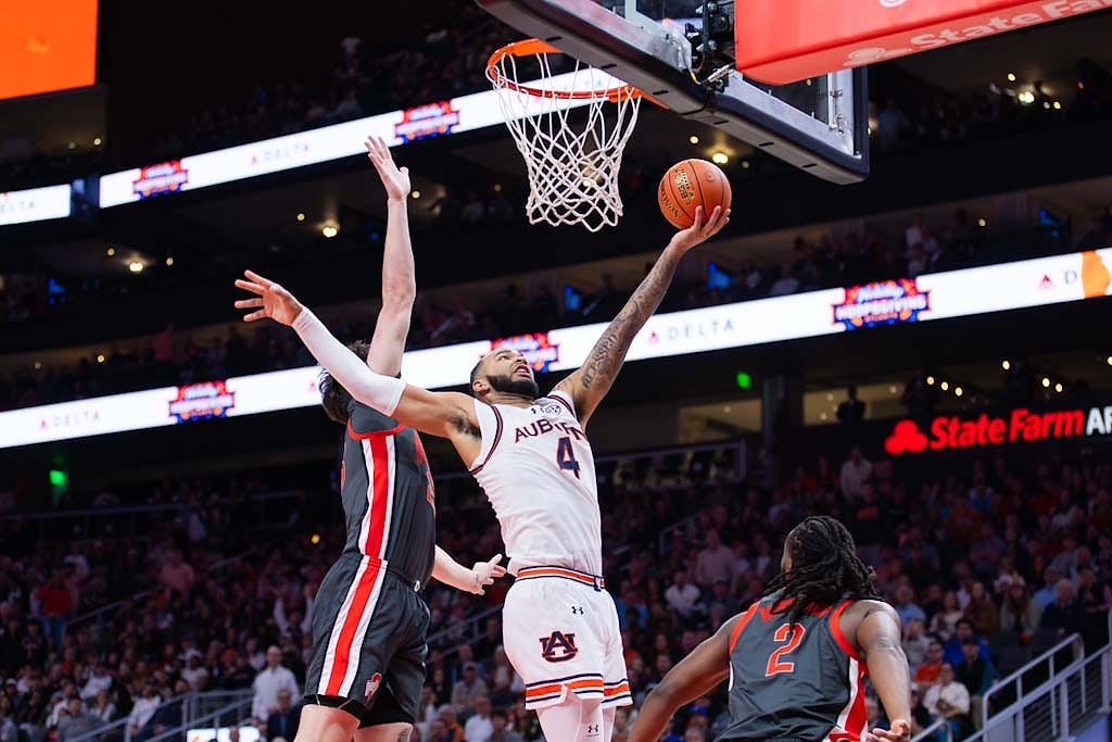 MBB vs OSU - Luca Flores 01.JPG