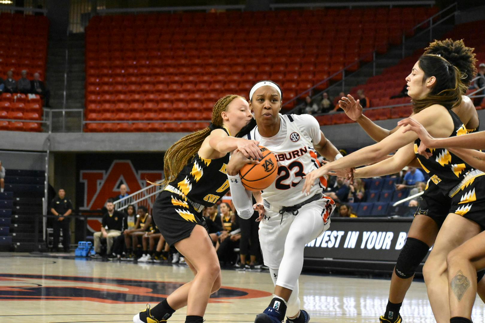 Honesty Scott-Grayson WBB contested drive