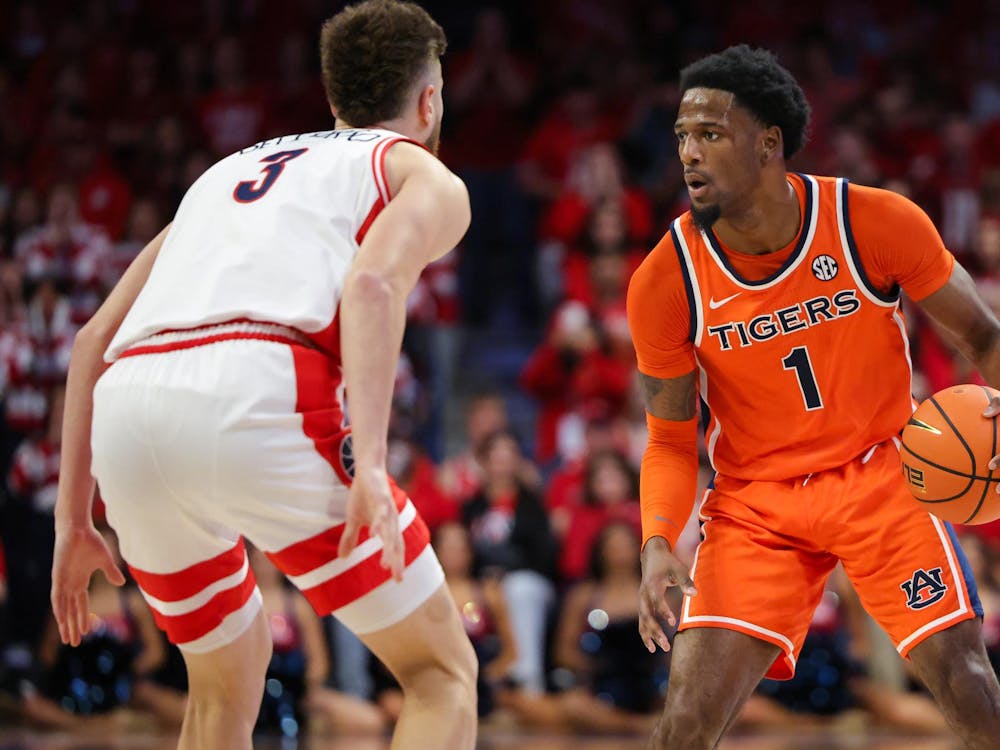 TUSCON, AZ - DECEMBER 06 - Auburn's Kevin Overton (1) during the game between the #20 Auburn Tigers and the #2 Arizona Wildcats at McKale Memorial Center in Tuscon, AZ on Saturday, Dec. 6, 2025.
Photo by Zach Bland/Auburn Tigers