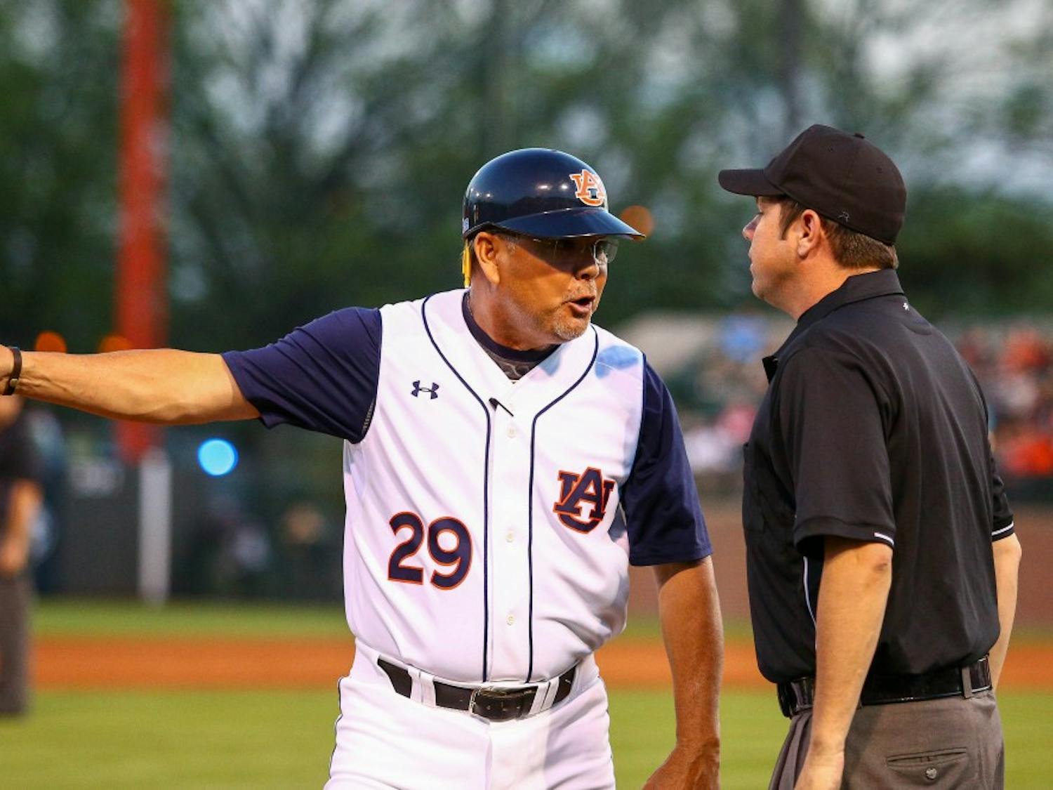Sonny Golloway argues a call with the umpire. (file)