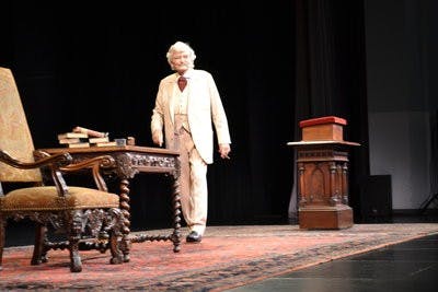 Hal Holbrook performs "Mark Twain Tonight" at Opelika High School. (Raye May / INTRIGUE EDITOR)