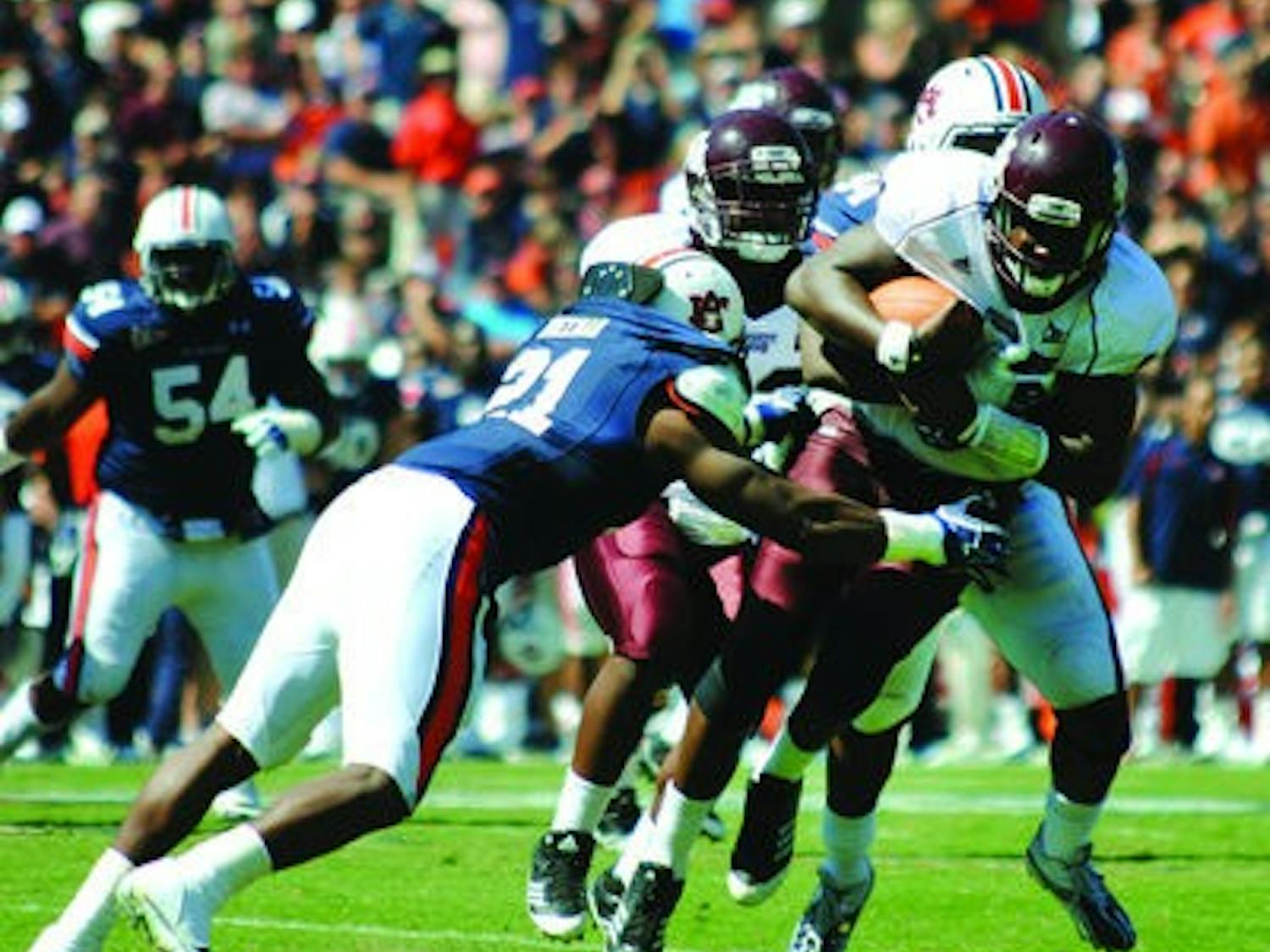 Linebacker Eltoro Freeman and defensive end Nosa Eguae take down Mississippi State quarterback Chris Relf. (Maria Iampietro / PHOTO EDITOR)