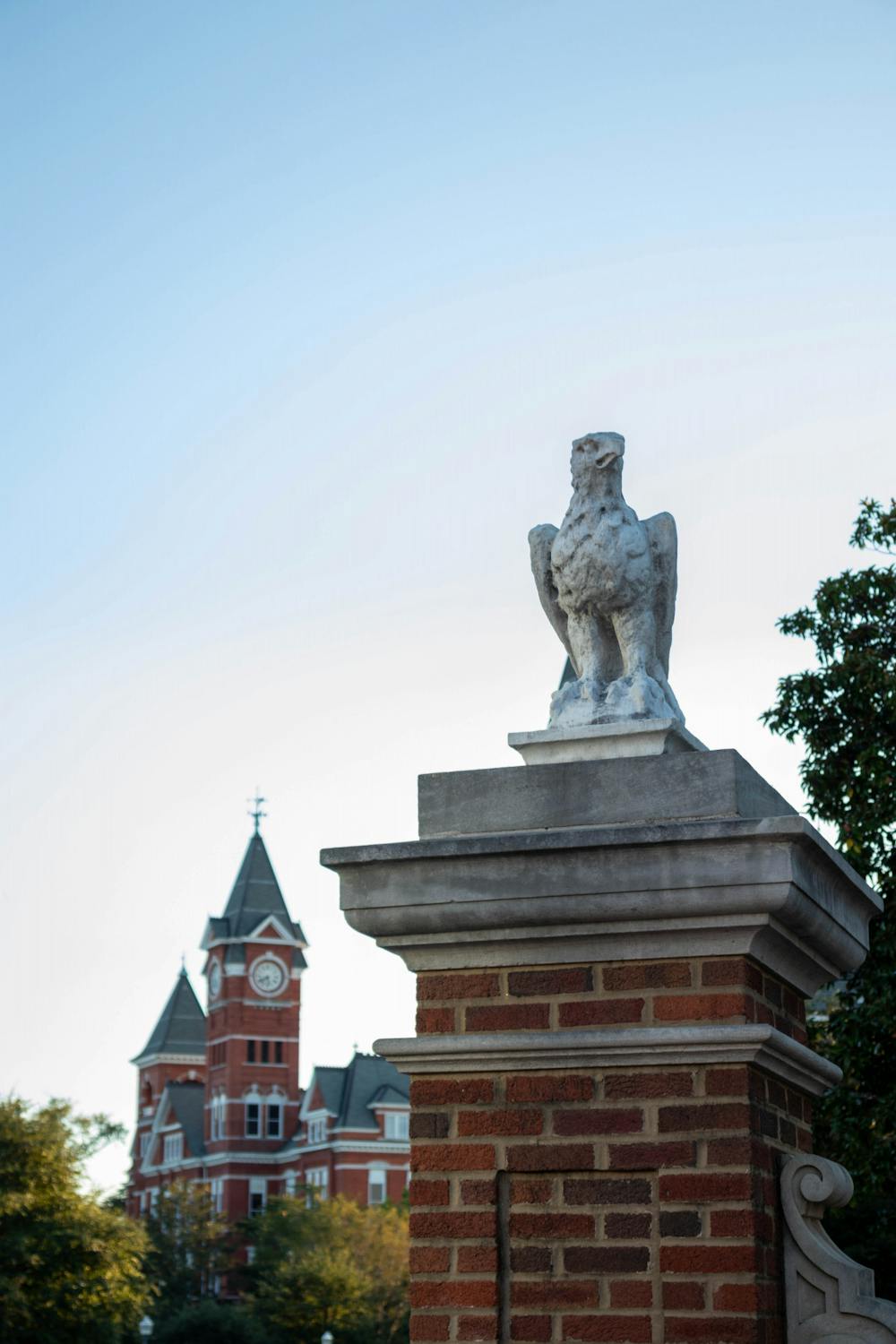 <p>An Auburn Eagle statue marks the beginning of a haunted tour.&nbsp;</p>