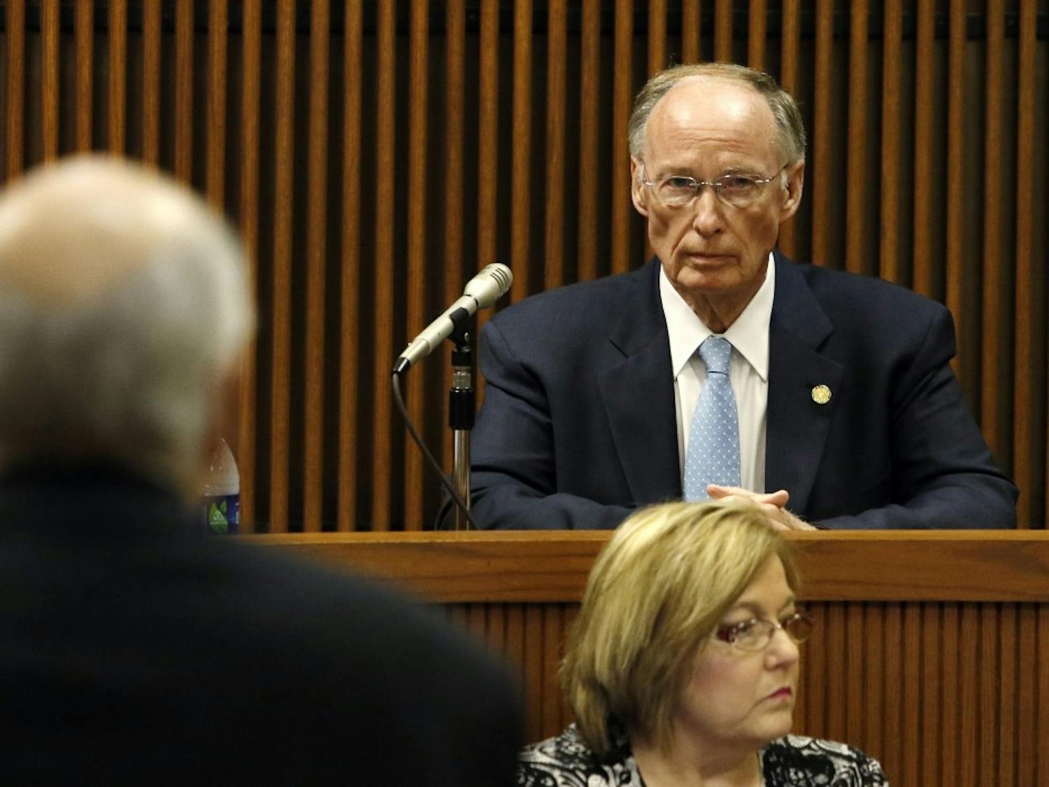 Prosecutor John Gibbs questions Alabama Governor Robert Bentley in the
Alabama Speaker Mike Hubbard trial on Wednesday, June 1, 2016  in Opelika, Ala.
Todd J. Van Emst/Opelika-Auburn News/Pool