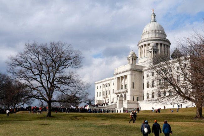 Maniar_Senate-Special-Session_NaomyPedroza-650x434-1