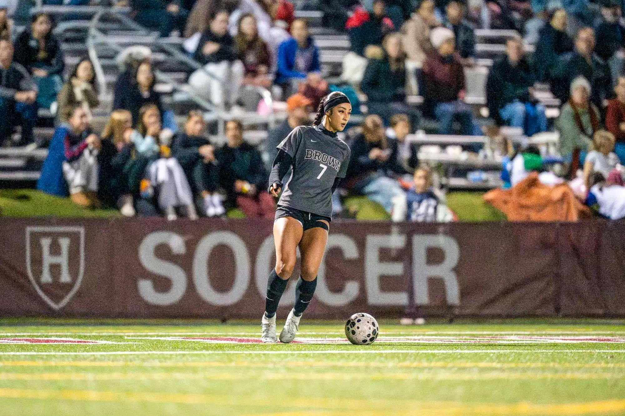 Photo of Naya Cardoza ’26 on the field unopposed, dribbling the ball up the field.