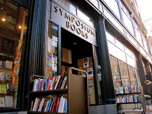 kelly_bookstores_lauren-galvan3