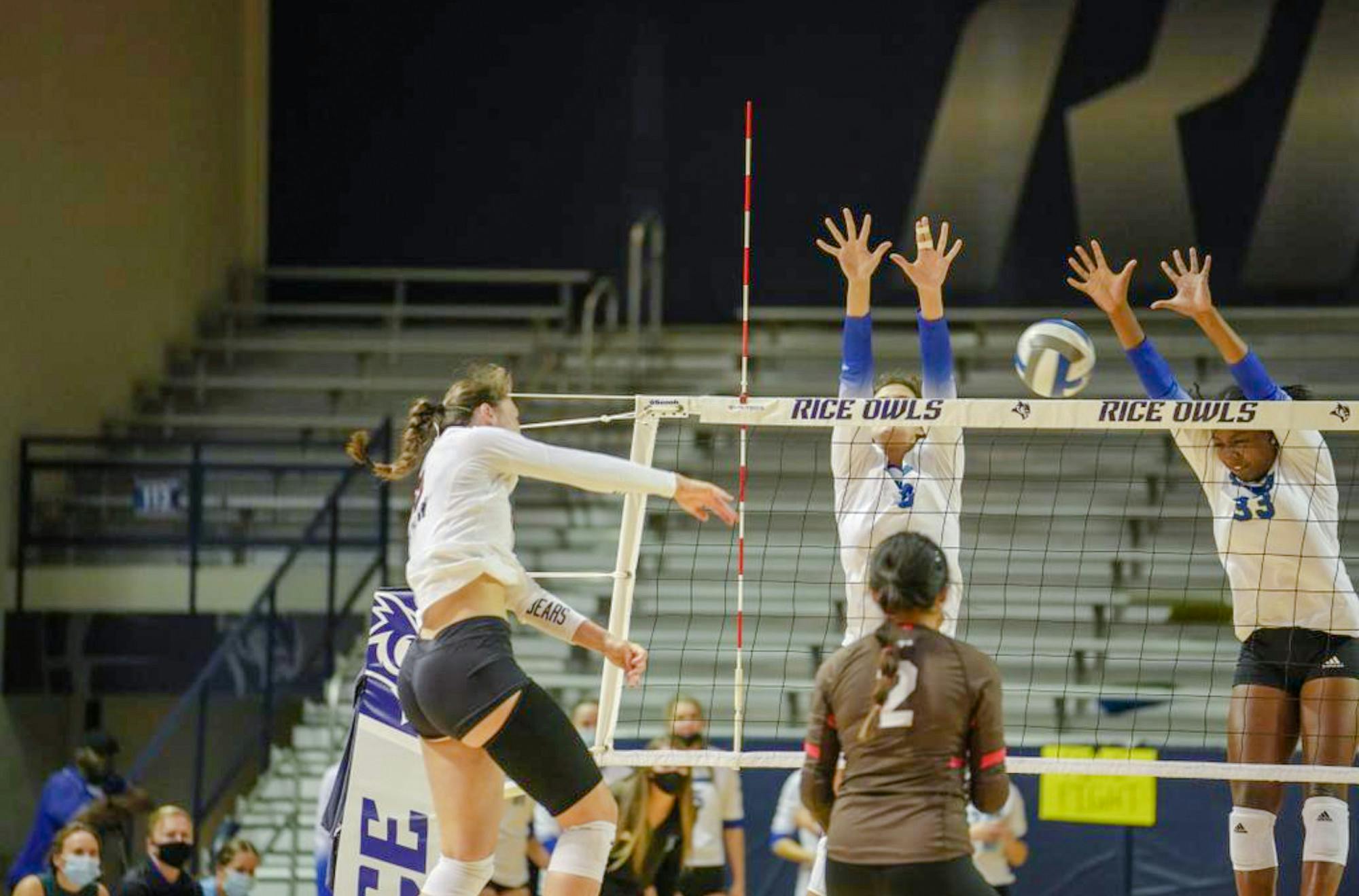 Women's Volleyball Ends Texas Trip With 3-2 Win Over Texas A&M-Corpus ...