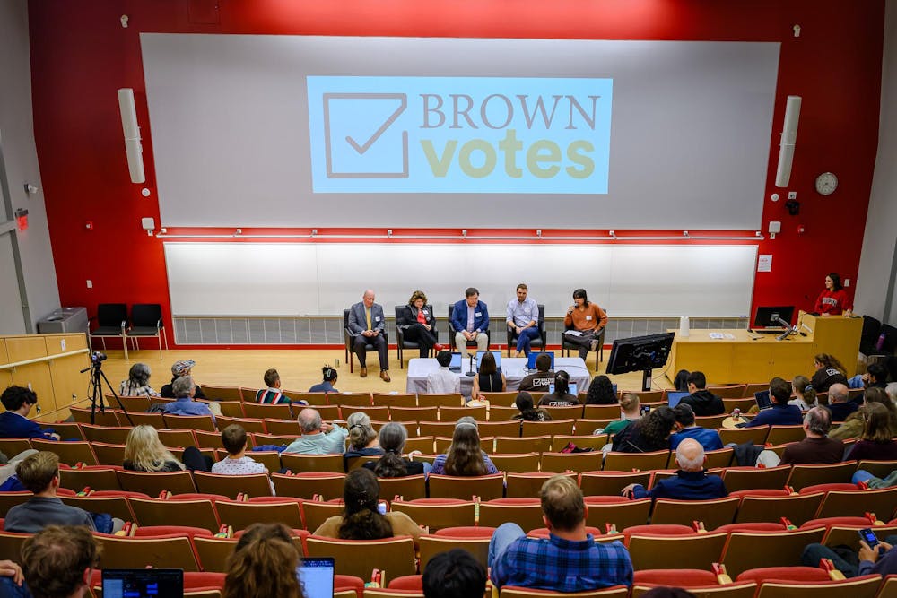 Five candidates (left to right: David Caldwell, Jill Davidson, Jeff Levy, Matt McDermott, Axel Brito ’26) sit in front of a lecture hall audience.
