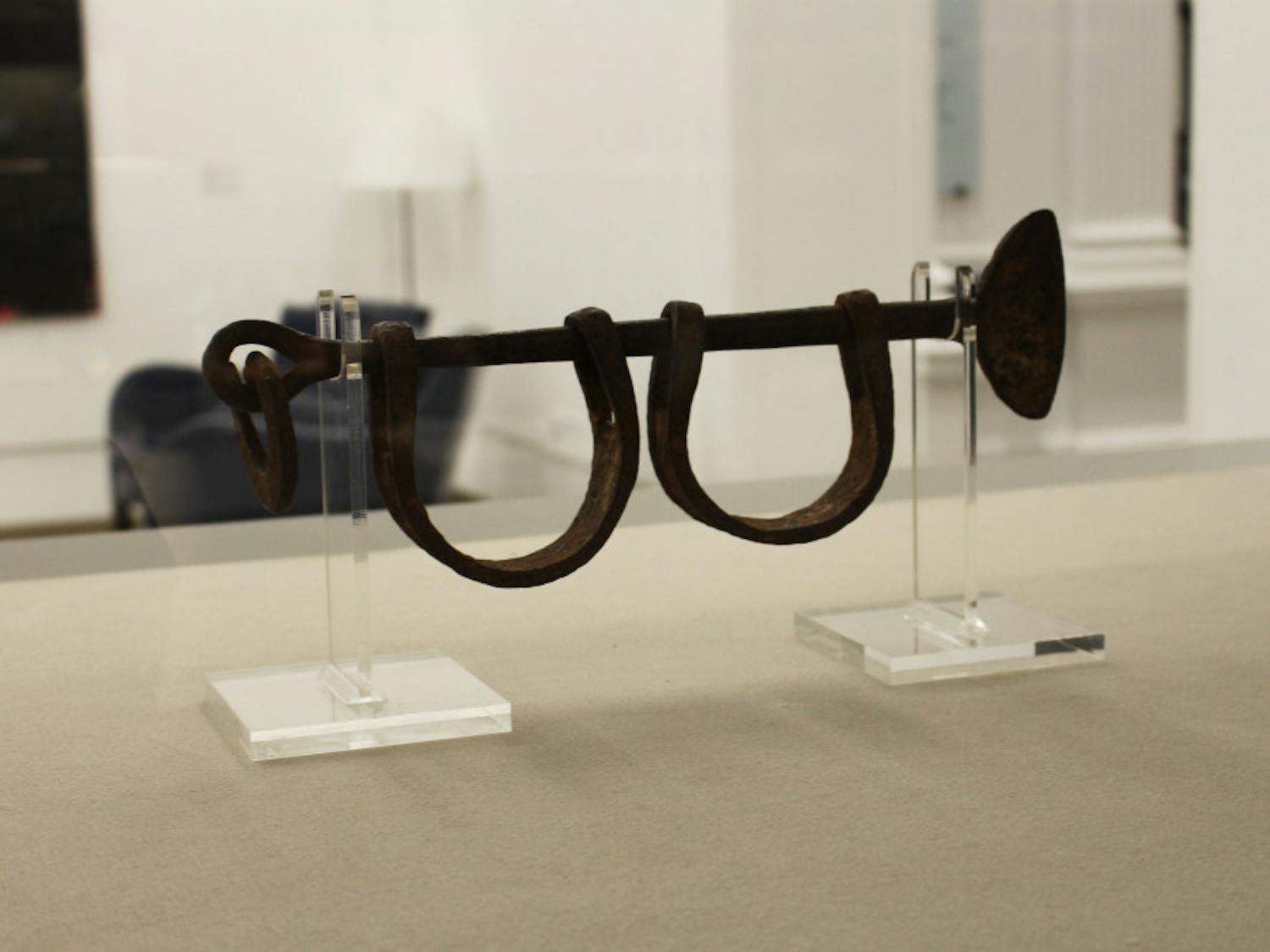 Seo_PairofShackles_AlejandroSubiotto