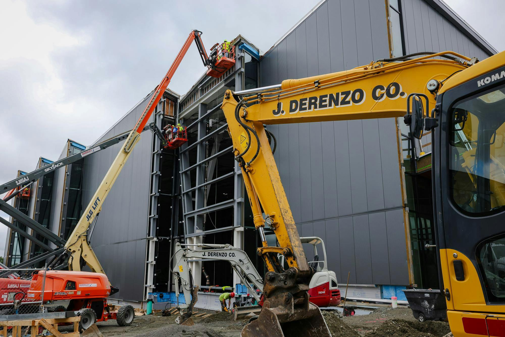 Photo of construction of the new Indoor Turf Facility.