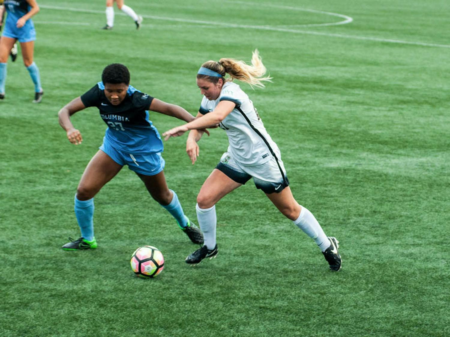 Wey_WSoccer_Eli-White-2