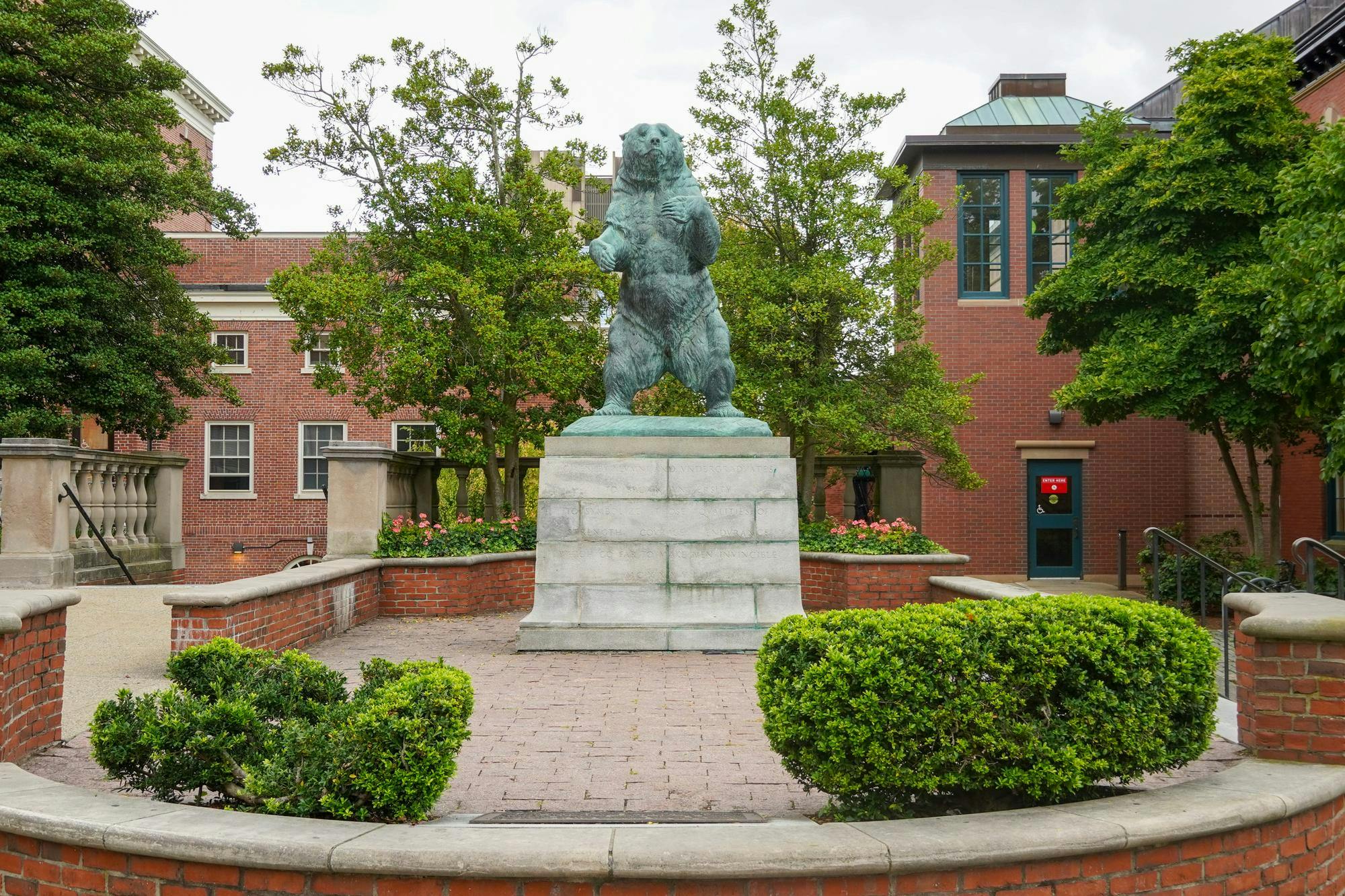 Photo of the “Bronze Bruno” statue.